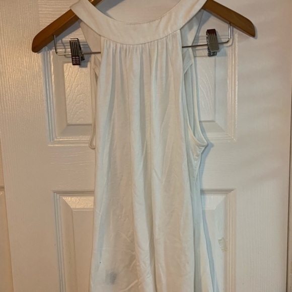 Essential White Front Cutout Top Size Medium - Picture 7 of 8